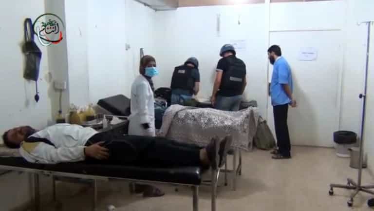 ۲۶ اوت ۲۰۱۳، گروهی از بازرسان سازمان ملل در حال بازدید از یک بیمارستان در دمشق برای پیجویی موضوع حمله شیمیایی