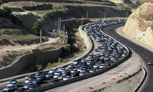 عکسی از ترافیک در جاده چالوس در روز سهشنبه ۱۲ خرداد ۱۳۹۴، منبع: سایت خبری اقتصادی تراز