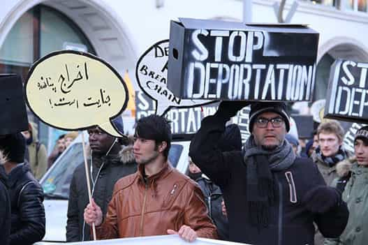 تظاهراتی در آلمان علیه اخراج پناهندگان. منبع عکس: Refugee Black BOX