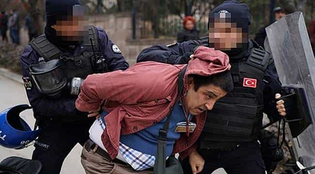 تصویر گویا: دانشکده علوم سیاسی آنکارا. شیوه رفتار با استاد