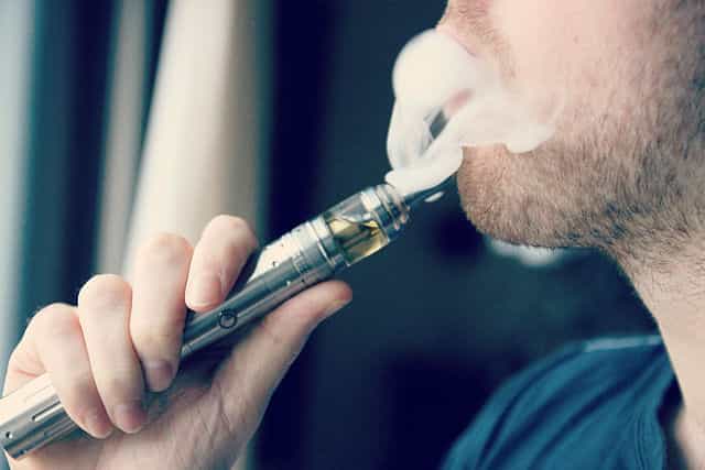 سیگار الکترونیک − عکس برگرفته از فلیکر، کپیرایت: Vaping360