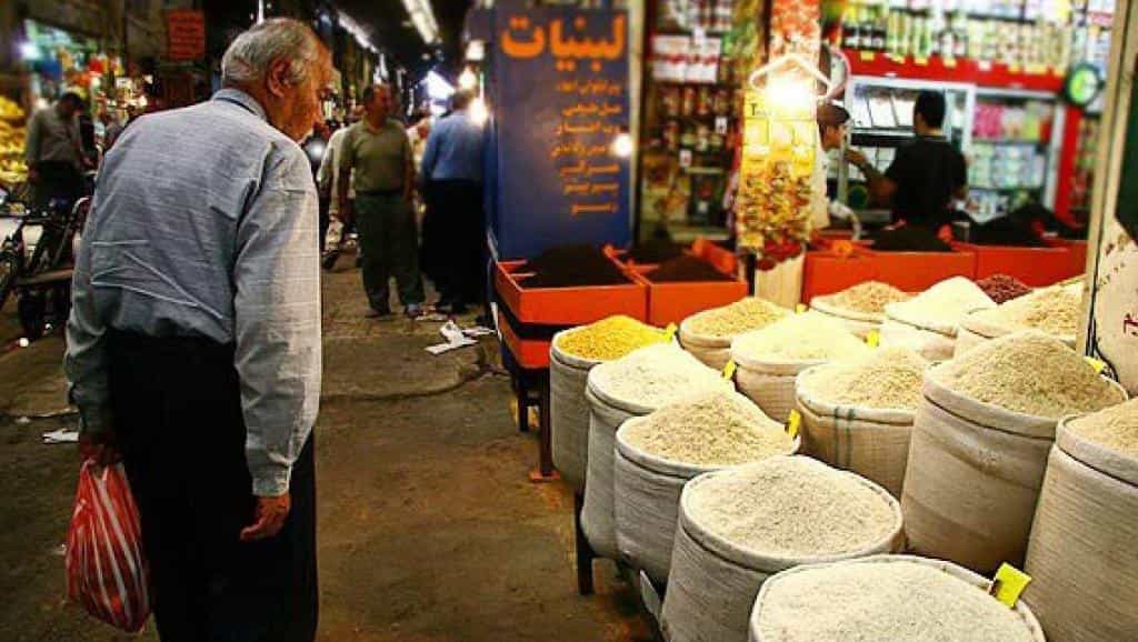 بازنشستگان خود از پس مخارجشان برنمیآیند، اما باید به فرزندان بیکارانشان هم کمک کنند.