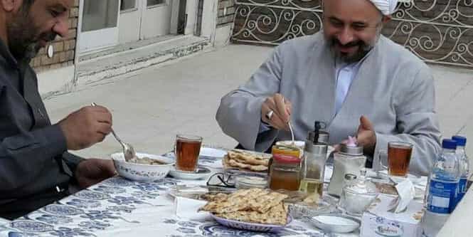 باز هم ضرغامی، در حال صرف صبحانه کاری با یک آخوند اصلاح‌طلب به نام نقویان