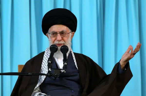 خامنه‌ای: «در کشور ما آزادی فکر، آزادی بیان، آزادی انتخاب وجود دارد و هیچ کس به خاطر اینکه فکر و نظرش مخالف نظر حکومت است مورد فشار و تهدید و تعقیب قرار نمی‌گیرد. البته آزادی چارچوب دارد.»