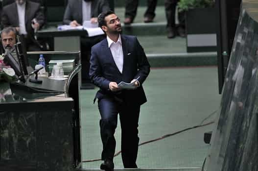 آذری جهرمی، وزیر ارتباطات در توئیتی کنایهآمیز از سخنان وزیر صنعت انتقاد کرده است