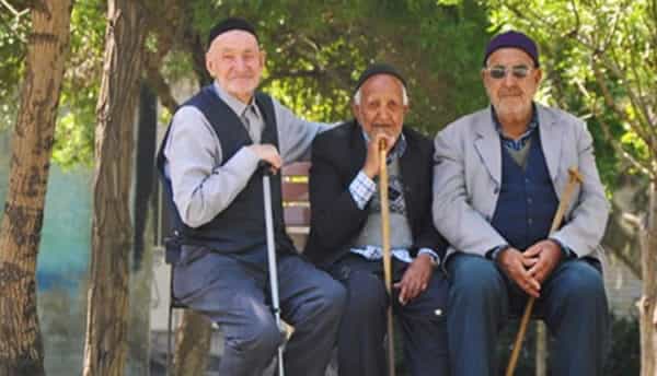 از هر چهار بازنشسته در ایران سه تن حداقل بگیرند و با درآمد کمتر از دو میلیون تومان امرارمعاش میکنند.