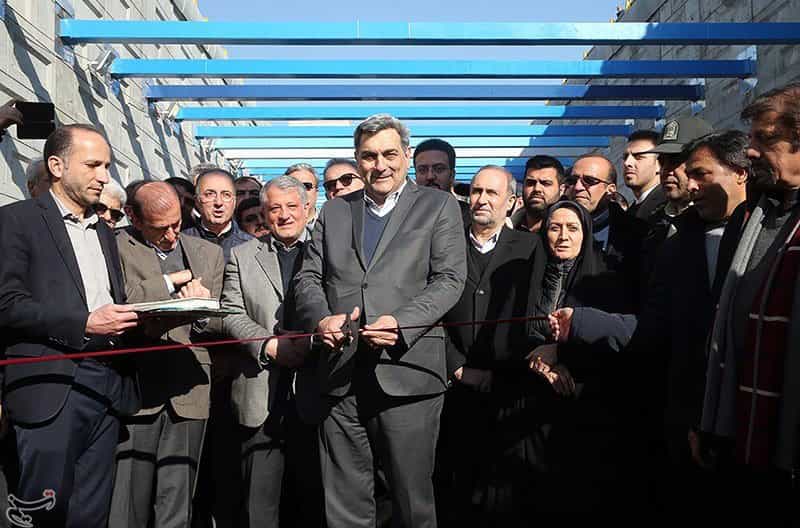 دوشنبه ۱۴ بهمن ۱۳۹۸: پیروز حناچی شهردار تهران و محسن هاشمی رییس شورای شهر تهران همراه با جمعی از اعضای شورا و مدیران شهری در مراسم افتتاح زیرگذر استاد معین