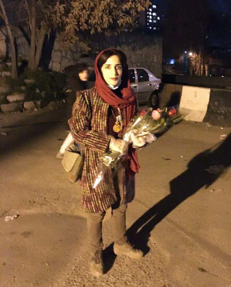 لیلا حسینزاده، چهارشنبه ۲۱ اسفند، بیرون از زندان: مرخصی به قید وثیقه