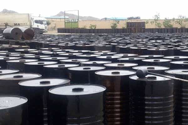 قیر رایگان به جای بدهی دولت به پیمانکاران. رانتپاشی در بازار و زمین سازی برای قاچاق (عکس: آرشیو)