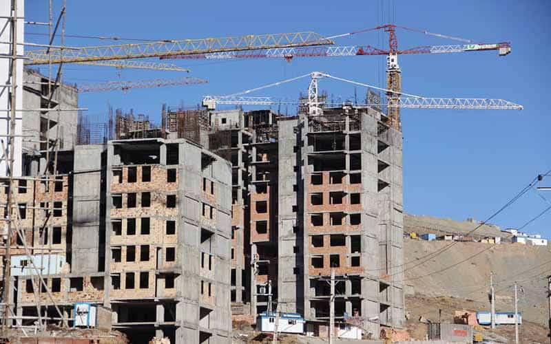 میخواهند با ساخت انبوه خانههای کوچک از مشکل مسکن بکاهند. به فکر مشکلات بعدی نیستند.
