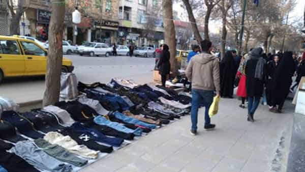 در یک خبر خبرگزاری ایمنا به تاریخ ۲۸ اردیبشهت ۱۳۹۹ در بالای این عکس به نقل از روابط عمومی شهرداری تهران آمده است: «پنج‌هزار دستفروش تهران تاکنون شناسایی شدند»