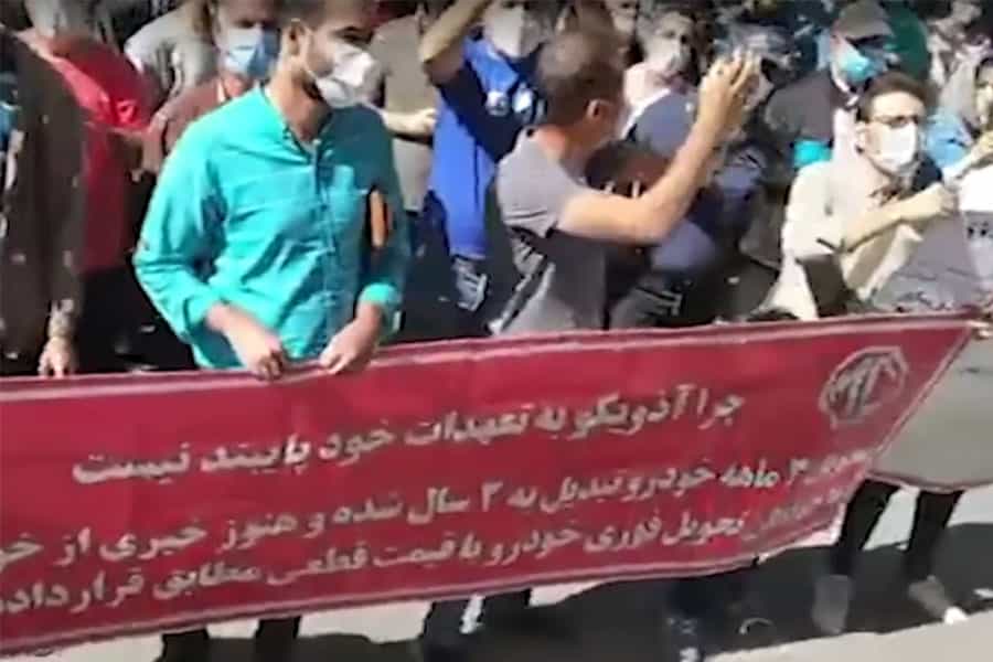 صبح روز سه‌شنبه ۲۷ مهرماه ۱۴۰۰، تظاهرات جمعی از مالباختگان شرکت «آذویکو خودرو»