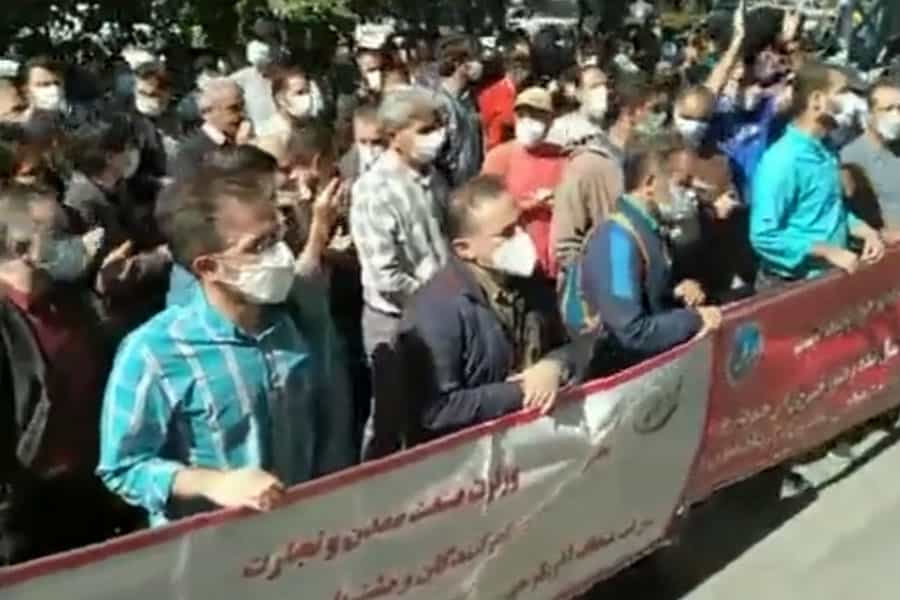 صبح روز سه‌شنبه ۲۷ مهرماه ۱۴۰۰، تظاهرات جمعی از مالباختگان شرکت «آذویکو خودرو» مقابل ساختمان شعبه تخصصی رسیدگی به جرائم اقتصادی. این چهل و ششمین تجمع آنان از دی‌ماه ۱۳۹۷ است