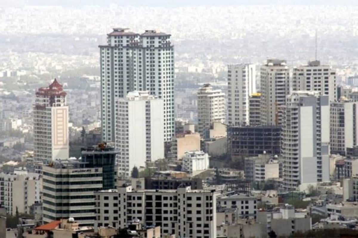 مسکن روز به روز از دسترس مزدبگیران دورتر میشود._ نمایی از تهران