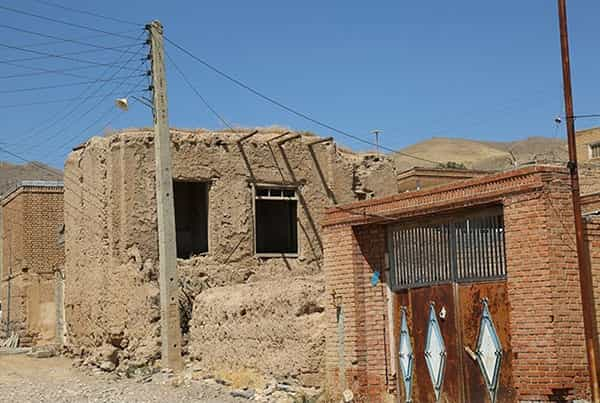 از منظره‌های ثابت روستاهای اطراف دریاچه ارومیه، خانه‌ای متروکه (روستاری باری، خبرگزاری تسنیم، عکاس: سهند احمدزاده)