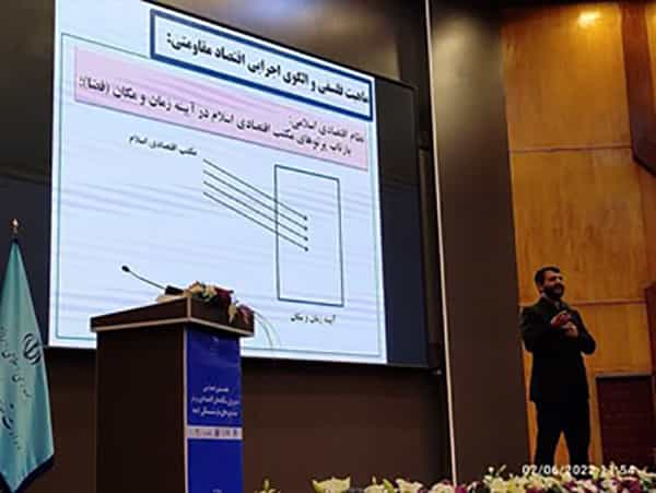 حجت‌الله عبدالملکی وزیر سابق تعاون، کار و رفاه اجتماعی. عضو هیئت علمی دانشگاه امام صادق و معاون سابق اشتغال و خودکفایی کمیته امداد امام خمینی.