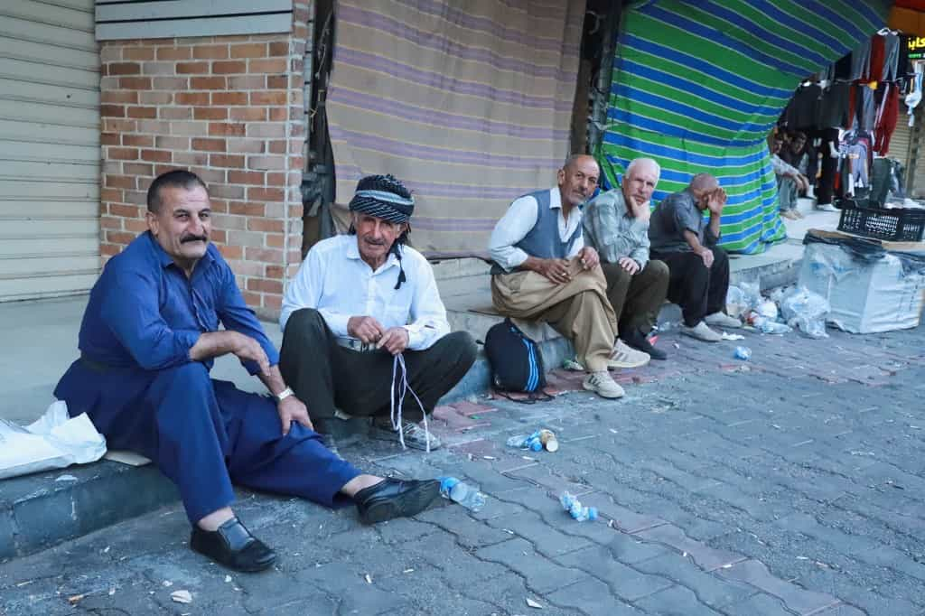 میدان جلوی مسحد جامع سلیمانیه، کارگران ایرانی جویای کار. ۵ اکتبر ۲۰۲۲. عکس از شوان محمد/ AFP