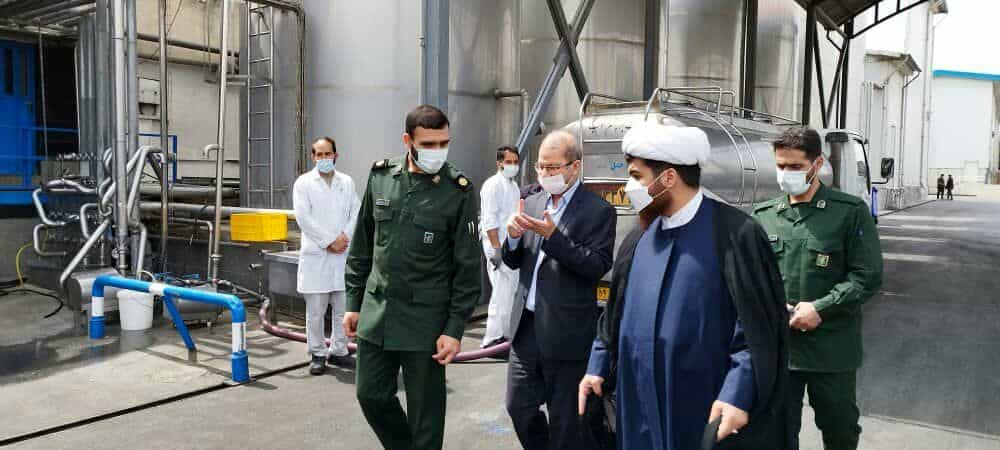 رابطه گرم با رژیم و پاسدارانش − بازدید فرمانده سپاه مهدی موعود شهرستان قدس از کارخانه لبنیات دامداران. ۱۱ اردیبهشت ۱۴۰۱