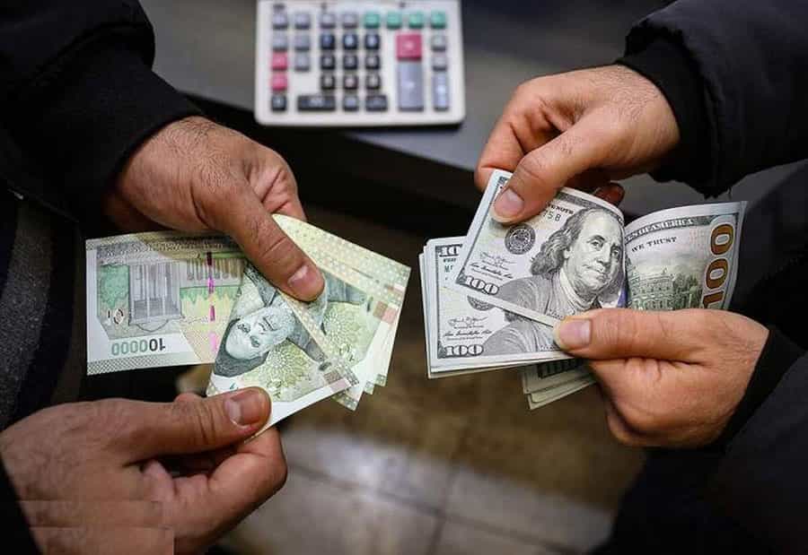 مبادله ریال با دلار − دلار ارز اصلی کشور است. در نهایت همه چیز به دلار تبدیل میشود. دلار معیار همه ارزشها شده است