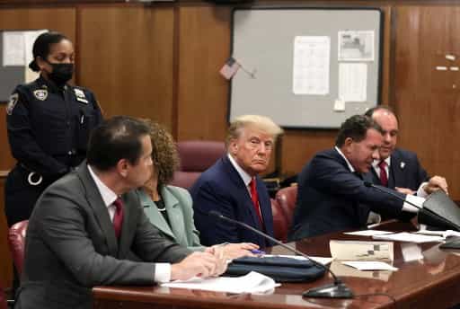 ۴ آوریل ۲۰۲۳، دونالد ترامپ در دادگاهی در شهر نیویورک. عکس از AFP