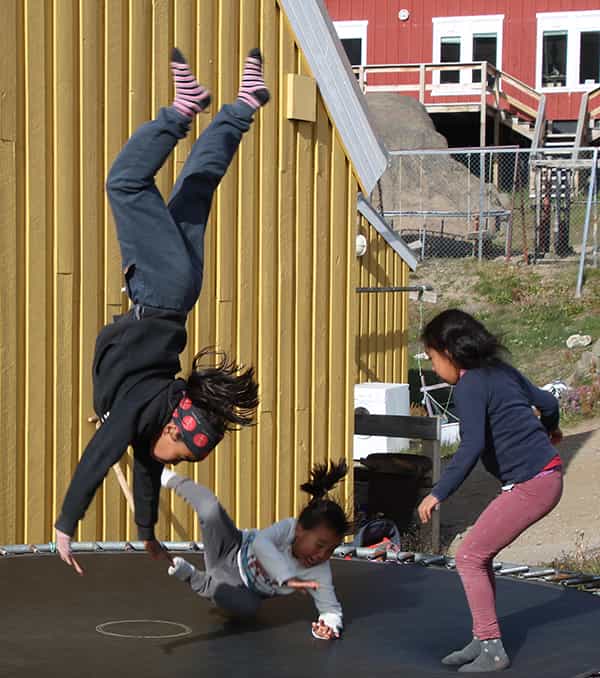 گرینلد – شاد و خندان‌‌، اما همیشه این گونه می‌ماند؟