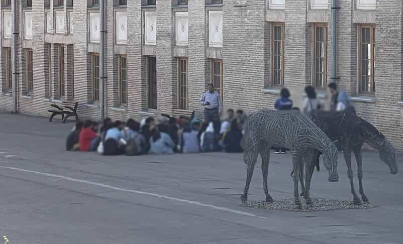 تخصن دانشجویان دختر دانشگاه هنر