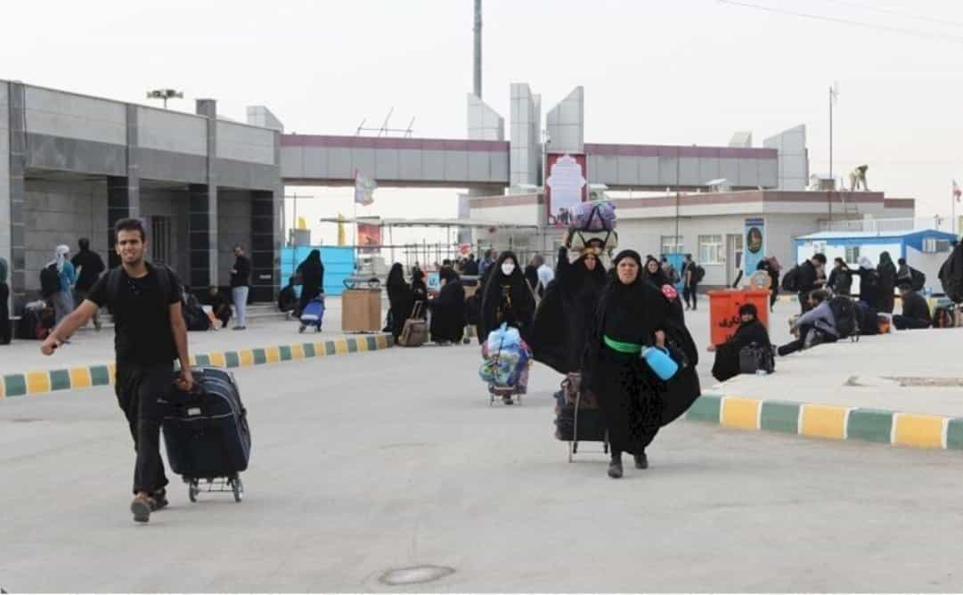 گردشگران عراقی هنگام ورود به ایران