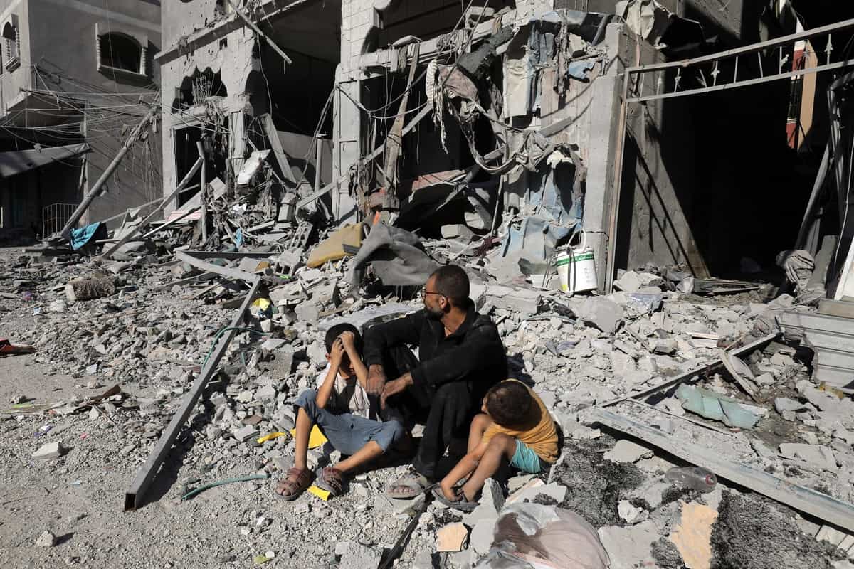 تصویر از شاتراستاک: مقامات وزارت خارجه ایران می‌گویند اگر بمباران نوار غزه متوقف شود، اسیرهای حماس آزاد می‌شوند.