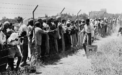 تصویر تاریخی خبرگزاری فرانسه در ۱۲ ژوئیه ۱۹۴۸ میلادی، نیروهای مقاومت فلسطینی در رام‌الله را نشان می‌دهد که چند روز پیش از تسخیر این شهر و اشغال مردمان بومی‌اش تسلیم شبه‌نظامیان اسرائیلی شدند.