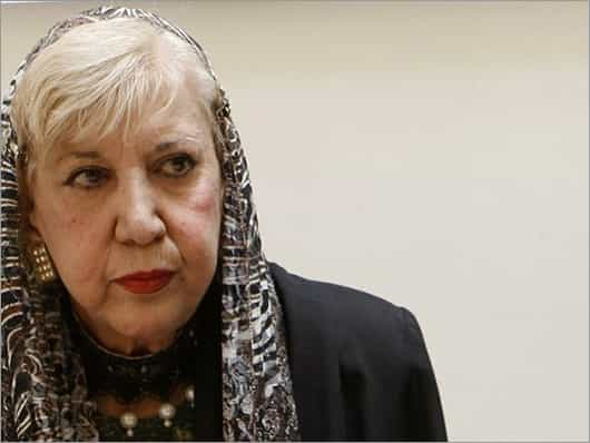 سیمین خلیلی معروف به سیمین بهبهانی ( ۲۸ تیر ۱۳۰۶ تهران – ۲۸ مرداد ۱۳۹۳ تهران)، نویسنده، شاعر غزلسرای معاصر ایرانی و از اعضای کانون نویسندگان ایران