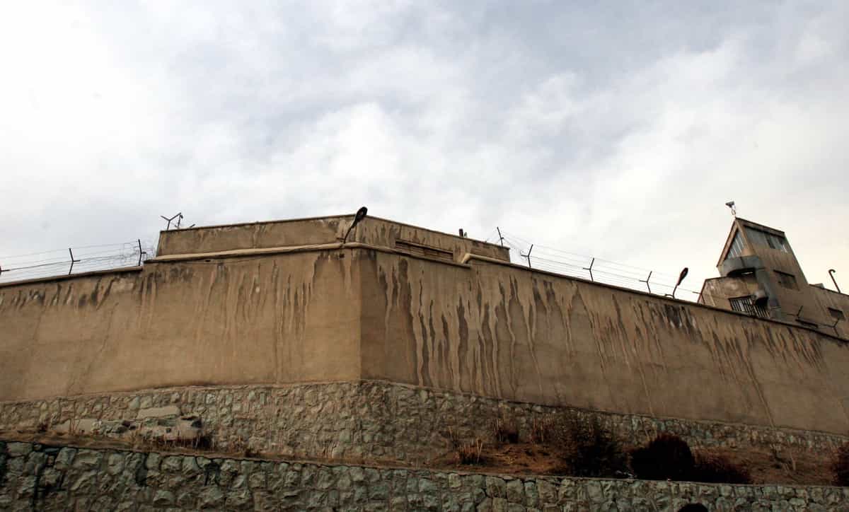 دیوار اوین