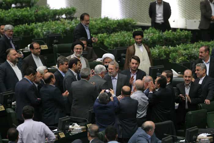 عارف به لاریجانی تبریک میگوید