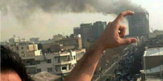 مقاله "دولت ضعیف، ملت قوی − نمونه پلاسکو" هم، که این بحث با آن آغاز شد، نوعی سلفی با پلاسکو بود: بهانهای برای نگاه به خود.