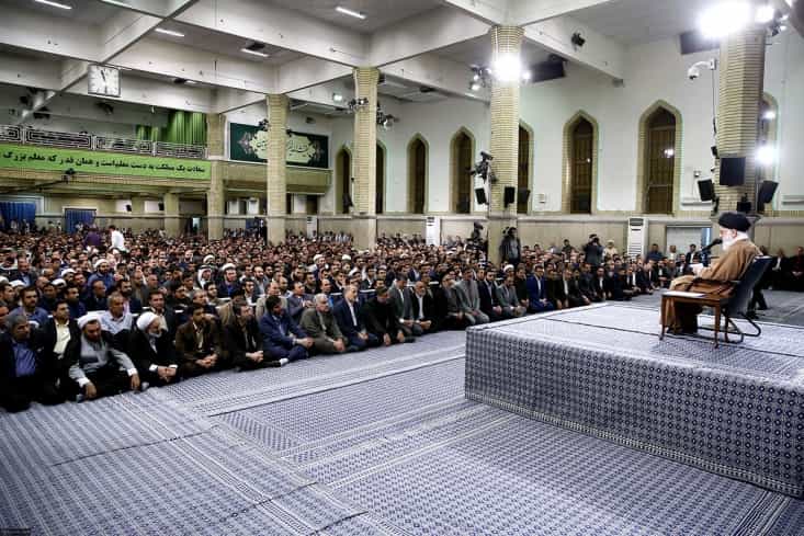 خامنهای در بار عام ویژه معلمان در روز ۱۵ اردیبهشت ۱۳۹۶