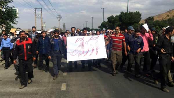 کارگران میآیند − تظاهرات کارگران آذرآب اراک