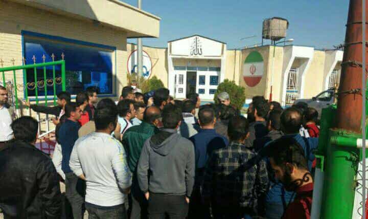 عکس از آرشیو: تجمع اعتراضی کارگران اخراجی شرکت بهره‌برداری نفت و گاز گچساران در ۲۸ آذر ۱۳۹۶