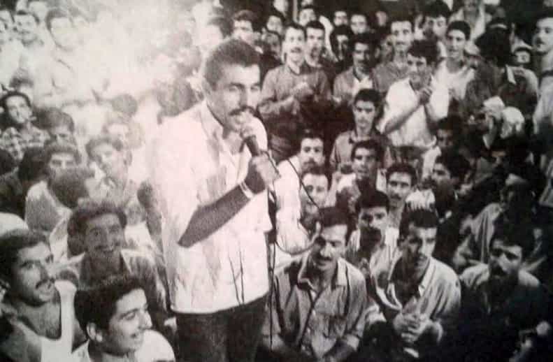 شادی اسرای مجاهدین پس از شنیدن خبر آزادی (منبع: نشریه اتحادیه انجمنهای دانشجویان مسلمان خارج از کشور شماره ۱۴۴، ۱۸ شهریور ۱۳۶۷)