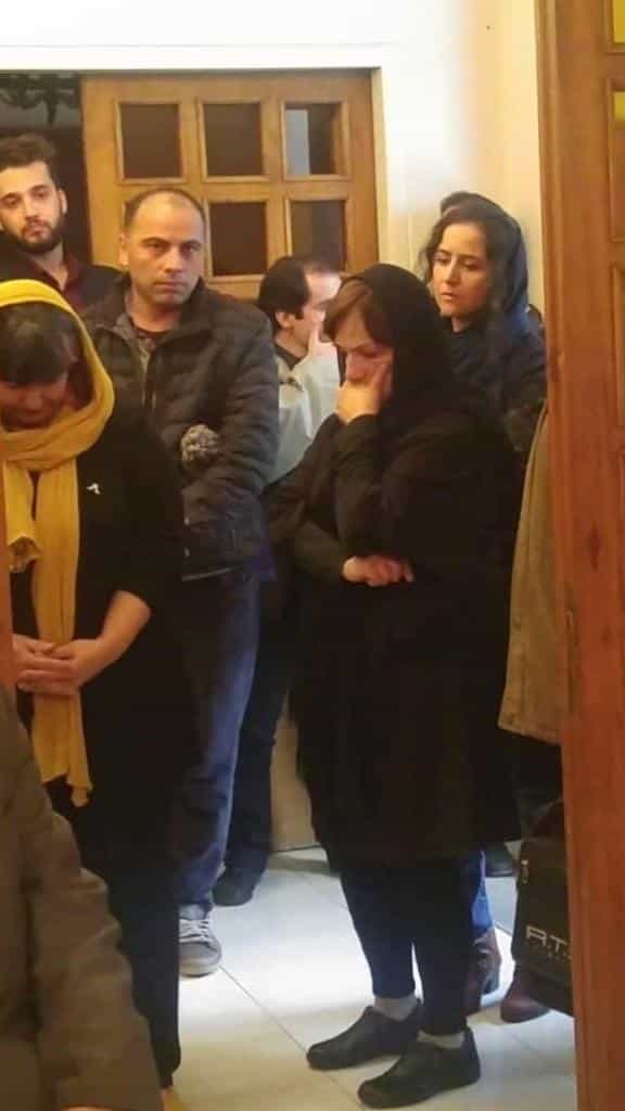یكم آذر ١٣٩٨ − در مراسم یادبود فروهرها، اندوه و بهتزدگی