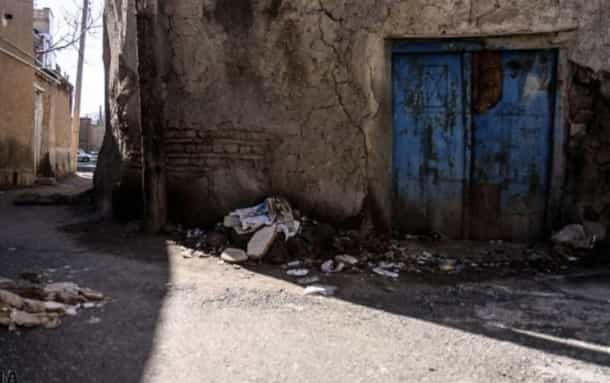 یک خانه مسکونی در آستانهی تخریب در حسنآباد