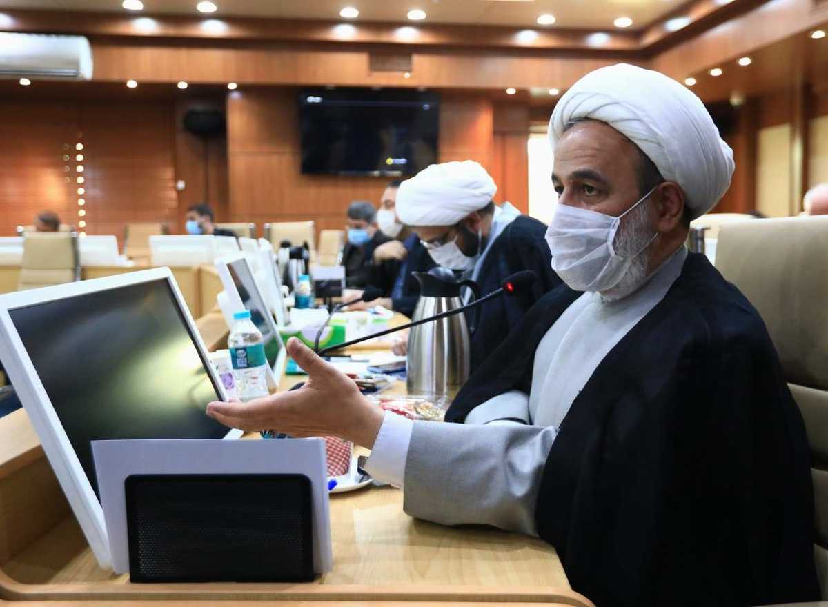 شامگاه چهارشنبه ۸ مرداد: جلسه وزیر بهداشت با سرکردگان مداحان و وعاظ. هدف از این جلسه انتقال پیام خامنهای بود: ضرورت برگزاری مراسم عزاداری به شکل متفاوت از سالهای گذشته