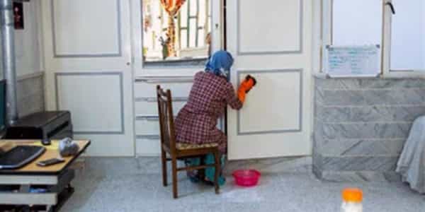 تمیز کاری، در انزوا، با دستمزدی معمولا حتا کمتر از حداقل مقرر