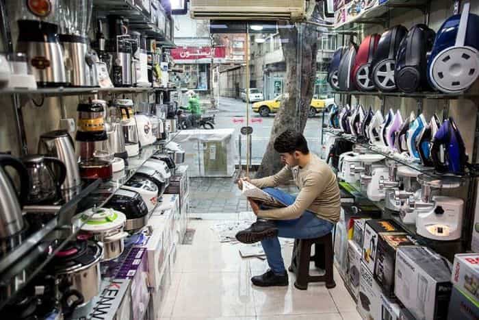 نسبت به گذشته خریدار چندانی در بازار لوازم خانگی نمانده است. مغازهها باز است اما همه آنها فروشنده نیستند. (عکس از آرشیو)