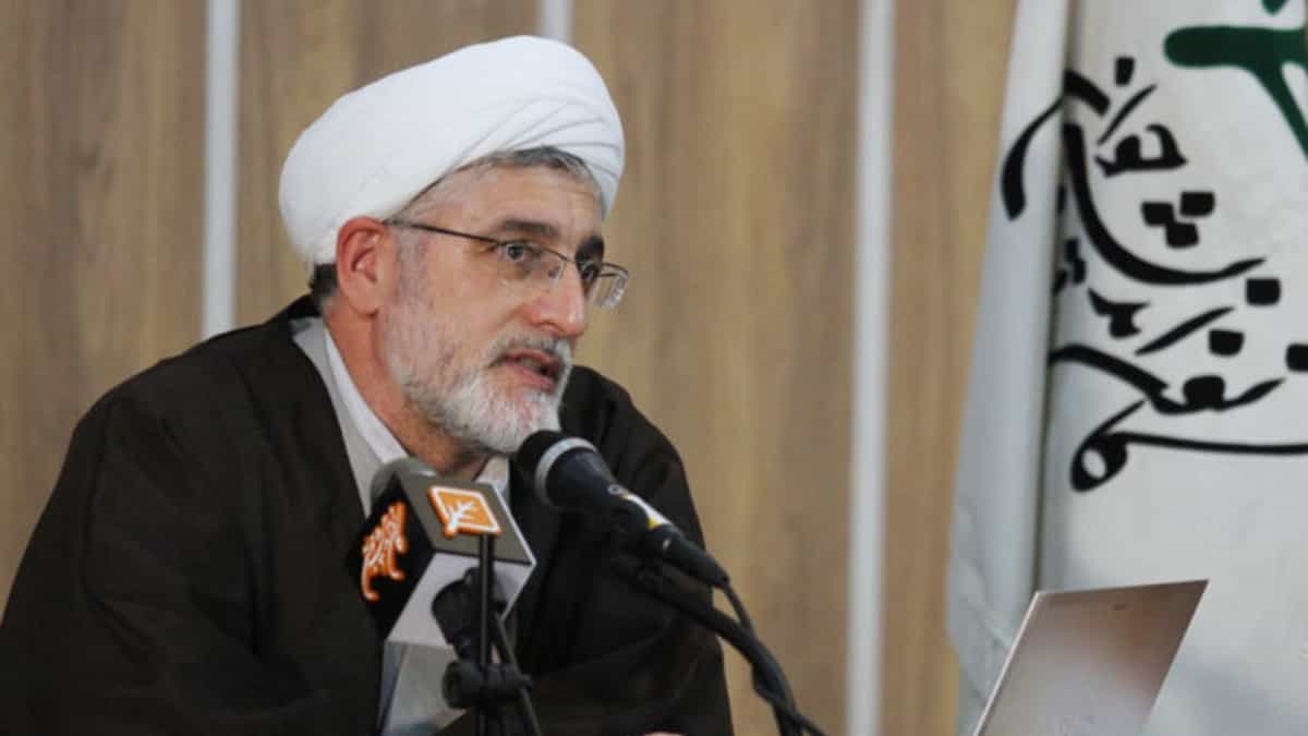 داود فِیرَحی (۱۳۴۳ در زنجان - ۲۱ آبان ۱۳۹۹ در تهران)