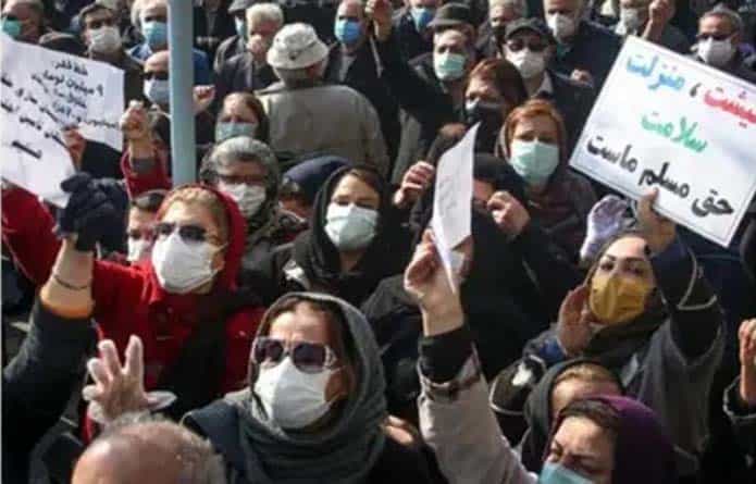 صحنهای از تجمع بازنشستگان تامین اجتماعی − تهران، اردییهشت ۱۴۰۰