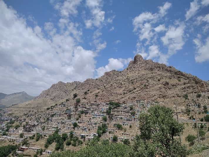 نمایی از هورامان؛ روهو وهری محله پایین دستی این شهر است.
