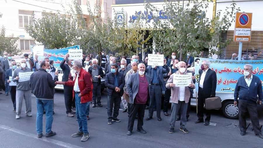 ۴ آبان ۱۴۰۰، جمعی از بازنشستگان صنعت فولاد در استان خوزستان با حضور مقابل ساختمان صندوق فولاد، خواستار توجه به مطالبات و خواستههای خود شدند.