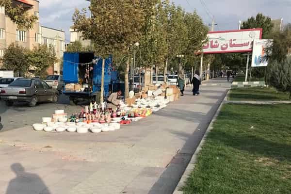 دست‌فروشی در حاشیه مراسم تئاتر خیابانی مریوان