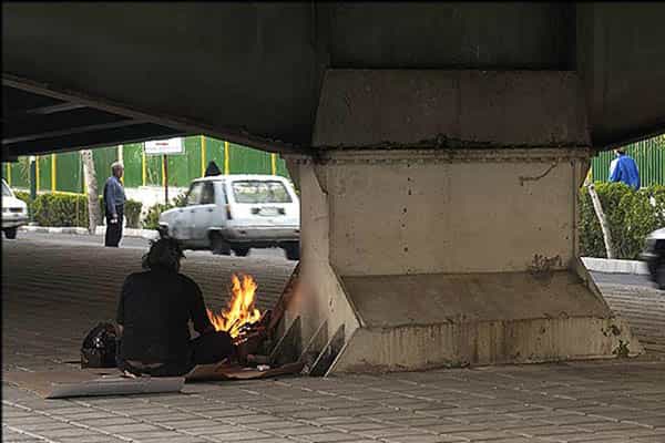 زیر پل − او این سرپناه را یافته است