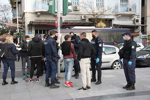 کنترل مداوم پناهجویان در خیابانهای شهرهای یونان