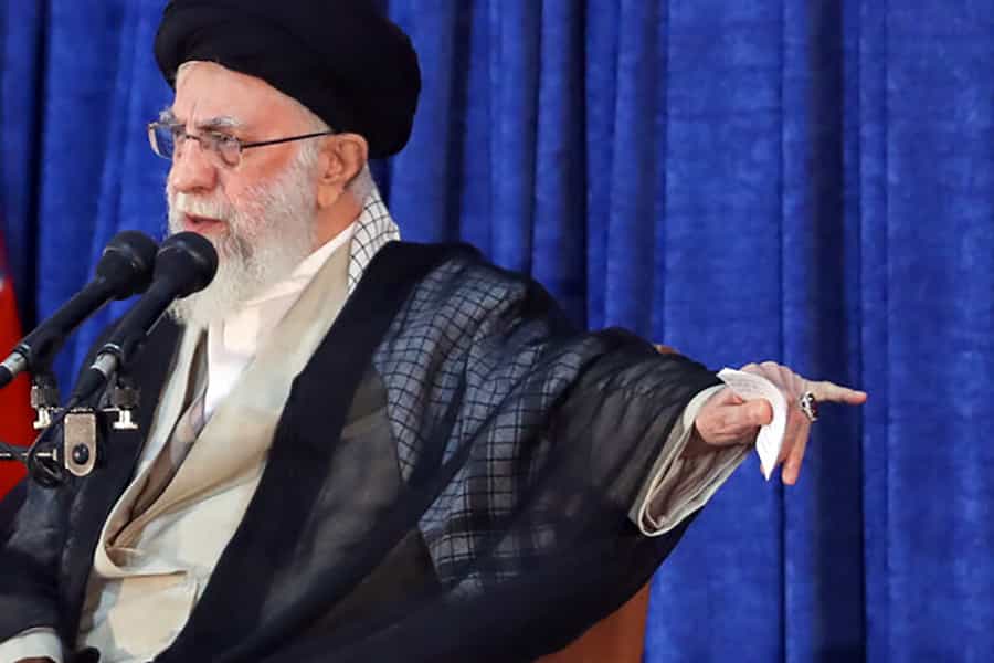 خامنهای، ۱۴ خرداد ۱۴۰۱ در حال سخنرانی در مقبره خمینی در سالگرد مردن او